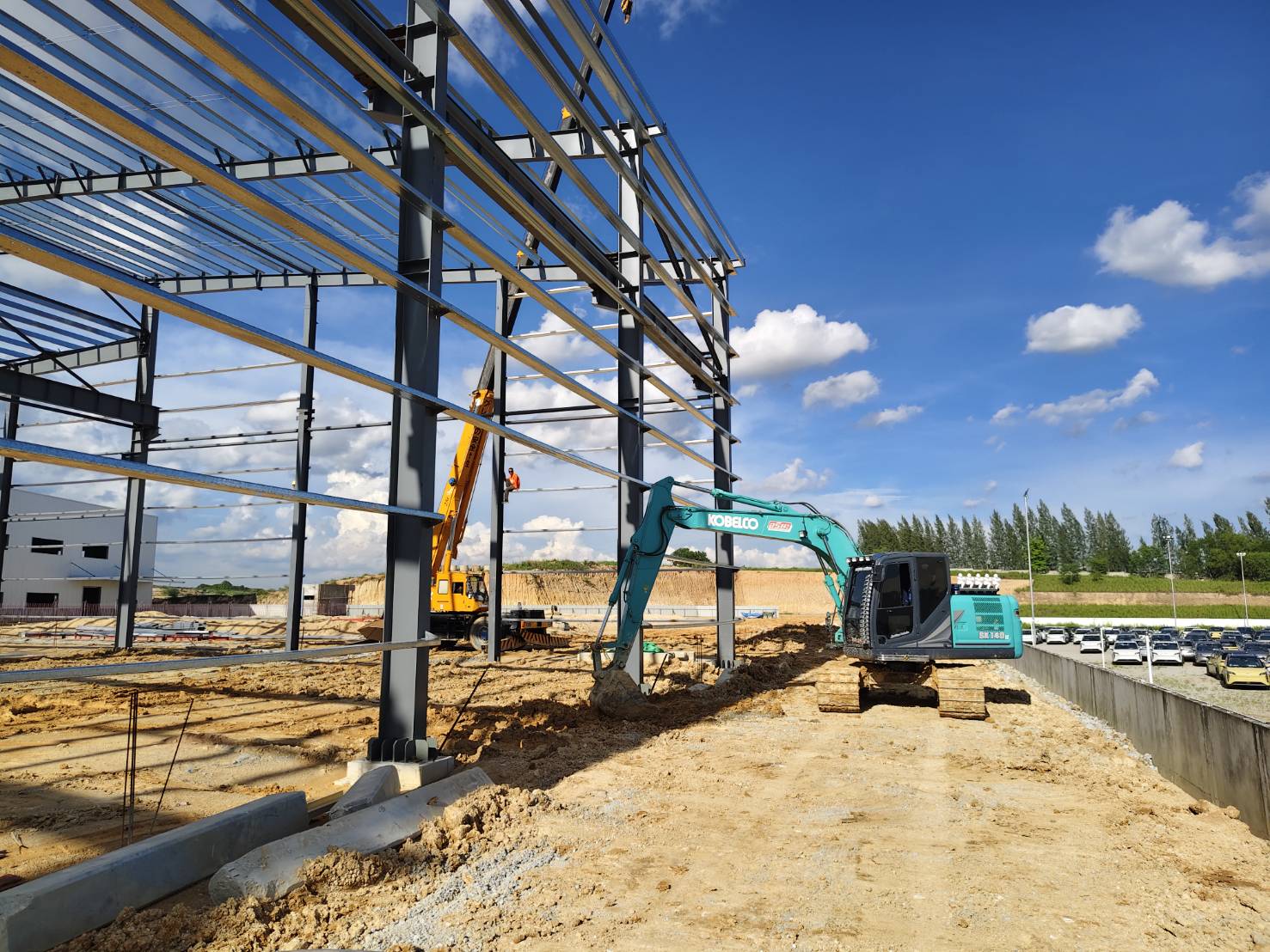 บริการให้เช่ารถแม็คโคร PC30-200 หัวเจาะ หัวสว่าน รถ 6 ล้อ 10 ล้อ รับเหมาถมที่ เคลียร์ริ่งพื้นที่ ขนขยะโรงงาน ส่งหิน ดิน ทราย พื้นที่ชลบุรี-ระยอง ครบวง [..]