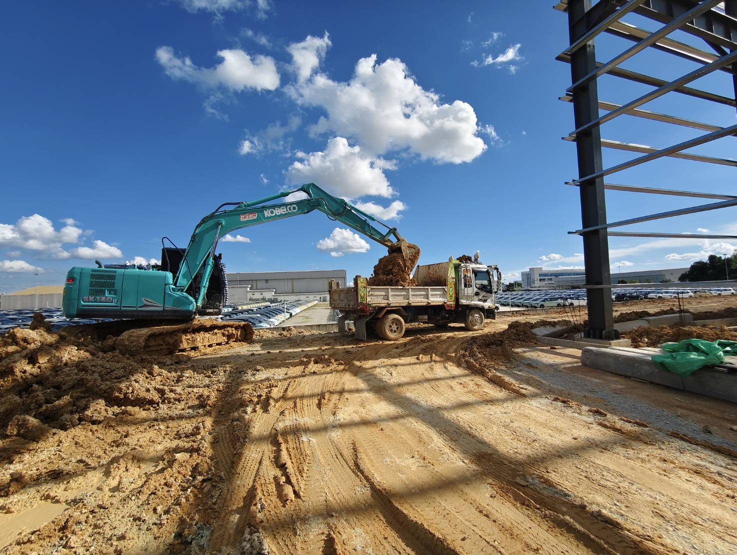 14 - https://สุนทรแม็คโครรับจ้าง.com | บริการให้เช่ารถแม็คโคร PC30-200 หัวเจาะ หัวสว่าน รถ 6 ล้อ 10 ล้อ รับเหมาถมที่ เคลียร์ริ่งพื้นที่ ขนขยะโรงงาน ส่งหิน ดิน ทราย พื้นที่ชลบุรี-ระยอง ครบวงจร งานดี บริการไว ราคามาตรฐาน โทรปรึกษาเราได้ทันที