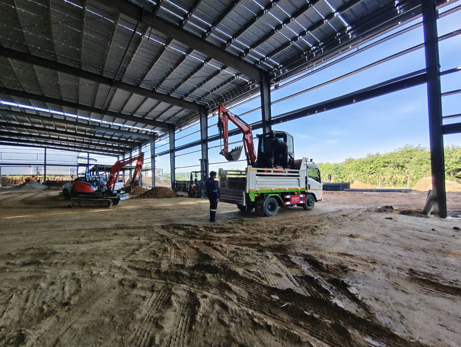 16 - https://สุนทรแม็คโครรับจ้าง.com | บริการให้เช่ารถแม็คโคร PC30-200 หัวเจาะ หัวสว่าน รถ 6 ล้อ 10 ล้อ รับเหมาถมที่ เคลียร์ริ่งพื้นที่ ขนขยะโรงงาน ส่งหิน ดิน ทราย พื้นที่ชลบุรี-ระยอง ครบวงจร งานดี บริการไว ราคามาตรฐาน โทรปรึกษาเราได้ทันที