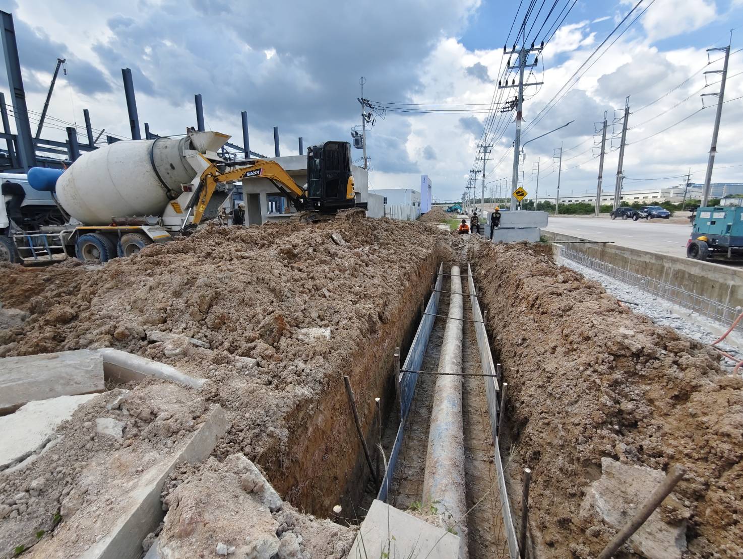 18 - https://สุนทรแม็คโครรับจ้าง.com | บริการให้เช่ารถแม็คโคร PC30-200 หัวเจาะ หัวสว่าน รถ 6 ล้อ 10 ล้อ รับเหมาถมที่ เคลียร์ริ่งพื้นที่ ขนขยะโรงงาน ส่งหิน ดิน ทราย พื้นที่ชลบุรี-ระยอง ครบวงจร งานดี บริการไว ราคามาตรฐาน โทรปรึกษาเราได้ทันที