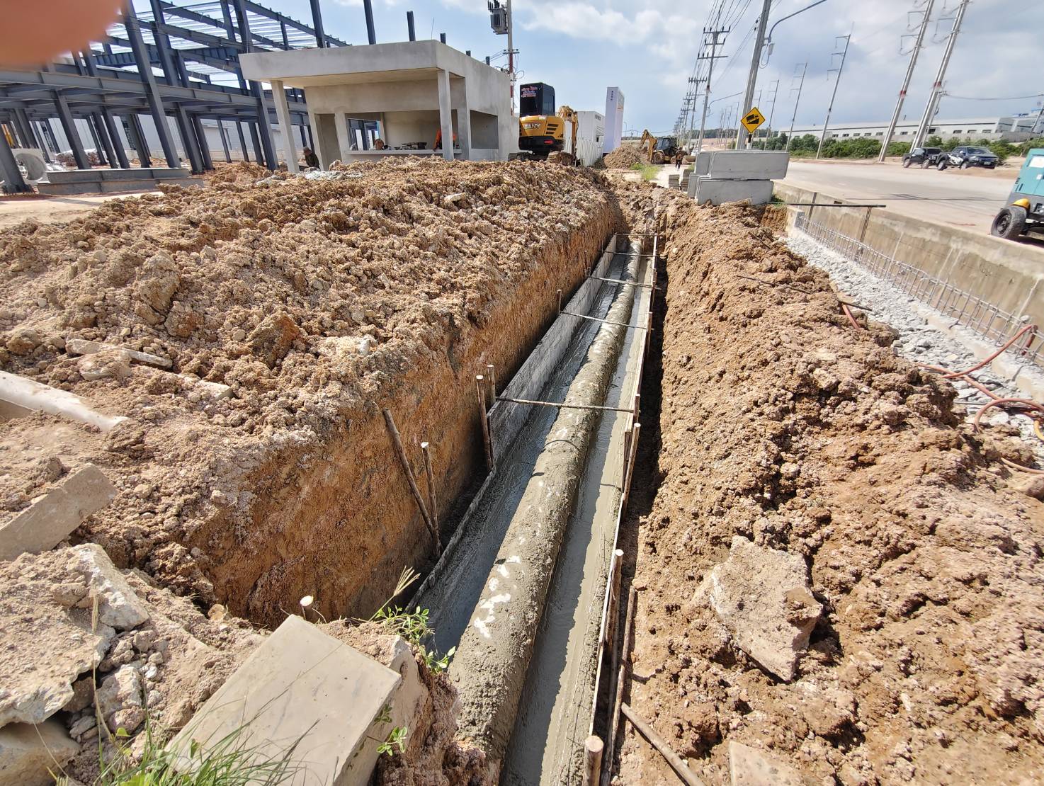 20 - https://สุนทรแม็คโครรับจ้าง.com | บริการให้เช่ารถแม็คโคร PC30-200 หัวเจาะ หัวสว่าน รถ 6 ล้อ 10 ล้อ รับเหมาถมที่ เคลียร์ริ่งพื้นที่ ขนขยะโรงงาน ส่งหิน ดิน ทราย พื้นที่ชลบุรี-ระยอง ครบวงจร งานดี บริการไว ราคามาตรฐาน โทรปรึกษาเราได้ทันที