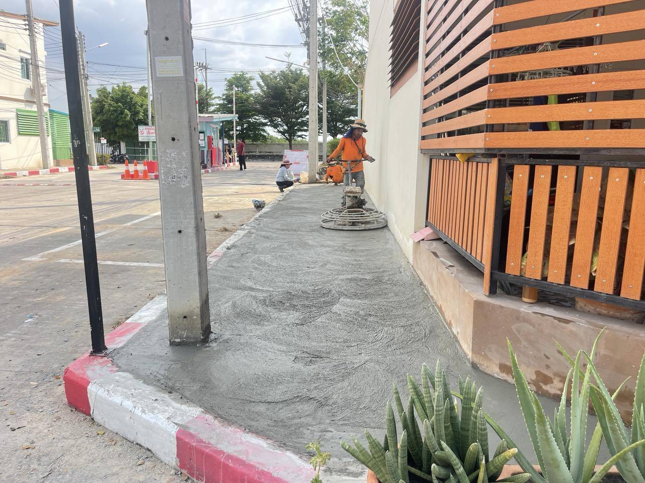 25 - https://สุนทรแม็คโครรับจ้าง.com | บริการให้เช่ารถแม็คโคร PC30-200 หัวเจาะ หัวสว่าน รถ 6 ล้อ 10 ล้อ รับเหมาถมที่ เคลียร์ริ่งพื้นที่ ขนขยะโรงงาน ส่งหิน ดิน ทราย พื้นที่ชลบุรี-ระยอง ครบวงจร งานดี บริการไว ราคามาตรฐาน โทรปรึกษาเราได้ทันที