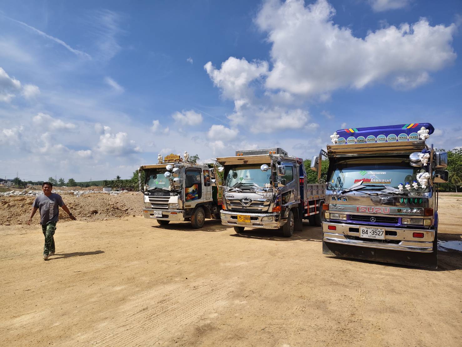 3 - https://สุนทรแม็คโครรับจ้าง.com | บริการให้เช่ารถแม็คโคร PC30-200 หัวเจาะ หัวสว่าน รถ 6 ล้อ 10 ล้อ รับเหมาถมที่ เคลียร์ริ่งพื้นที่ ขนขยะโรงงาน ส่งหิน ดิน ทราย พื้นที่ชลบุรี-ระยอง ครบวงจร งานดี บริการไว ราคามาตรฐาน โทรปรึกษาเราได้ทันที