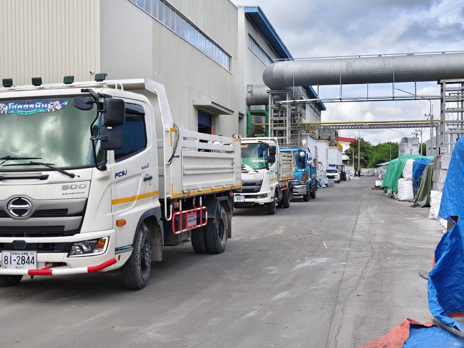 35 - https://สุนทรแม็คโครรับจ้าง.com | บริการให้เช่ารถแม็คโคร PC30-200 หัวเจาะ หัวสว่าน รถ 6 ล้อ 10 ล้อ รับเหมาถมที่ เคลียร์ริ่งพื้นที่ ขนขยะโรงงาน ส่งหิน ดิน ทราย พื้นที่ชลบุรี-ระยอง ครบวงจร งานดี บริการไว ราคามาตรฐาน โทรปรึกษาเราได้ทันที