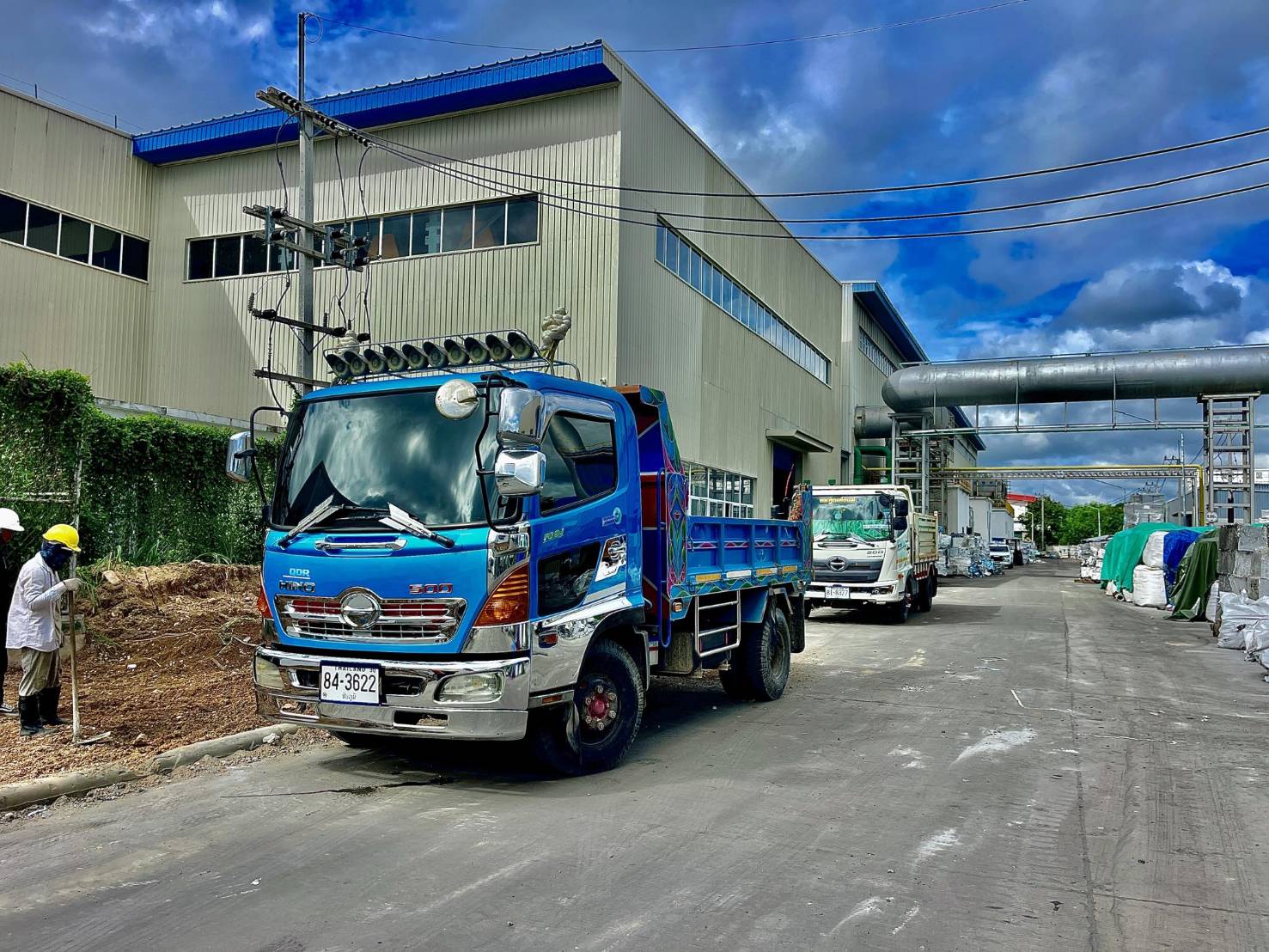 37 - https://สุนทรแม็คโครรับจ้าง.com | บริการให้เช่ารถแม็คโคร PC30-200 หัวเจาะ หัวสว่าน รถ 6 ล้อ 10 ล้อ รับเหมาถมที่ เคลียร์ริ่งพื้นที่ ขนขยะโรงงาน ส่งหิน ดิน ทราย พื้นที่ชลบุรี-ระยอง ครบวงจร งานดี บริการไว ราคามาตรฐาน โทรปรึกษาเราได้ทันที