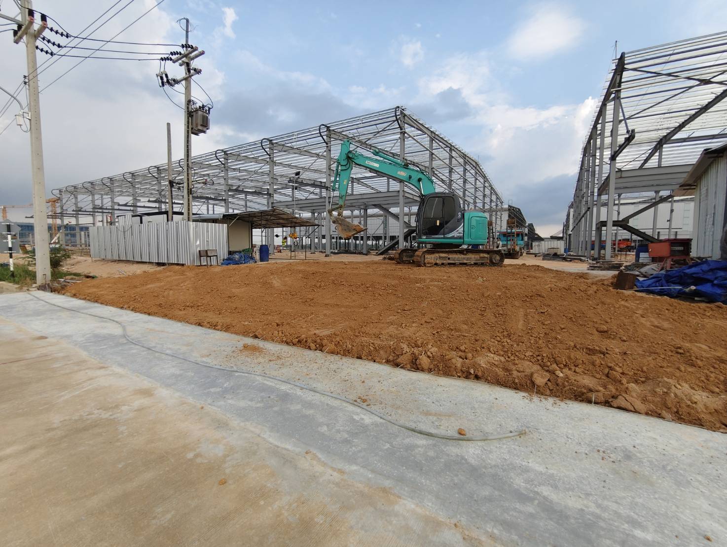 4 - https://สุนทรแม็คโครรับจ้าง.com | บริการให้เช่ารถแม็คโคร PC30-200 หัวเจาะ หัวสว่าน รถ 6 ล้อ 10 ล้อ รับเหมาถมที่ เคลียร์ริ่งพื้นที่ ขนขยะโรงงาน ส่งหิน ดิน ทราย พื้นที่ชลบุรี-ระยอง ครบวงจร งานดี บริการไว ราคามาตรฐาน โทรปรึกษาเราได้ทันที