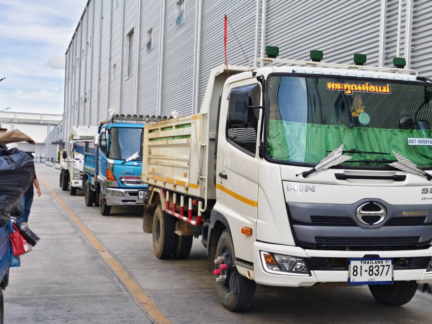 40 - https://สุนทรแม็คโครรับจ้าง.com | บริการให้เช่ารถแม็คโคร PC30-200 หัวเจาะ หัวสว่าน รถ 6 ล้อ 10 ล้อ รับเหมาถมที่ เคลียร์ริ่งพื้นที่ ขนขยะโรงงาน ส่งหิน ดิน ทราย พื้นที่ชลบุรี-ระยอง ครบวงจร งานดี บริการไว ราคามาตรฐาน โทรปรึกษาเราได้ทันที